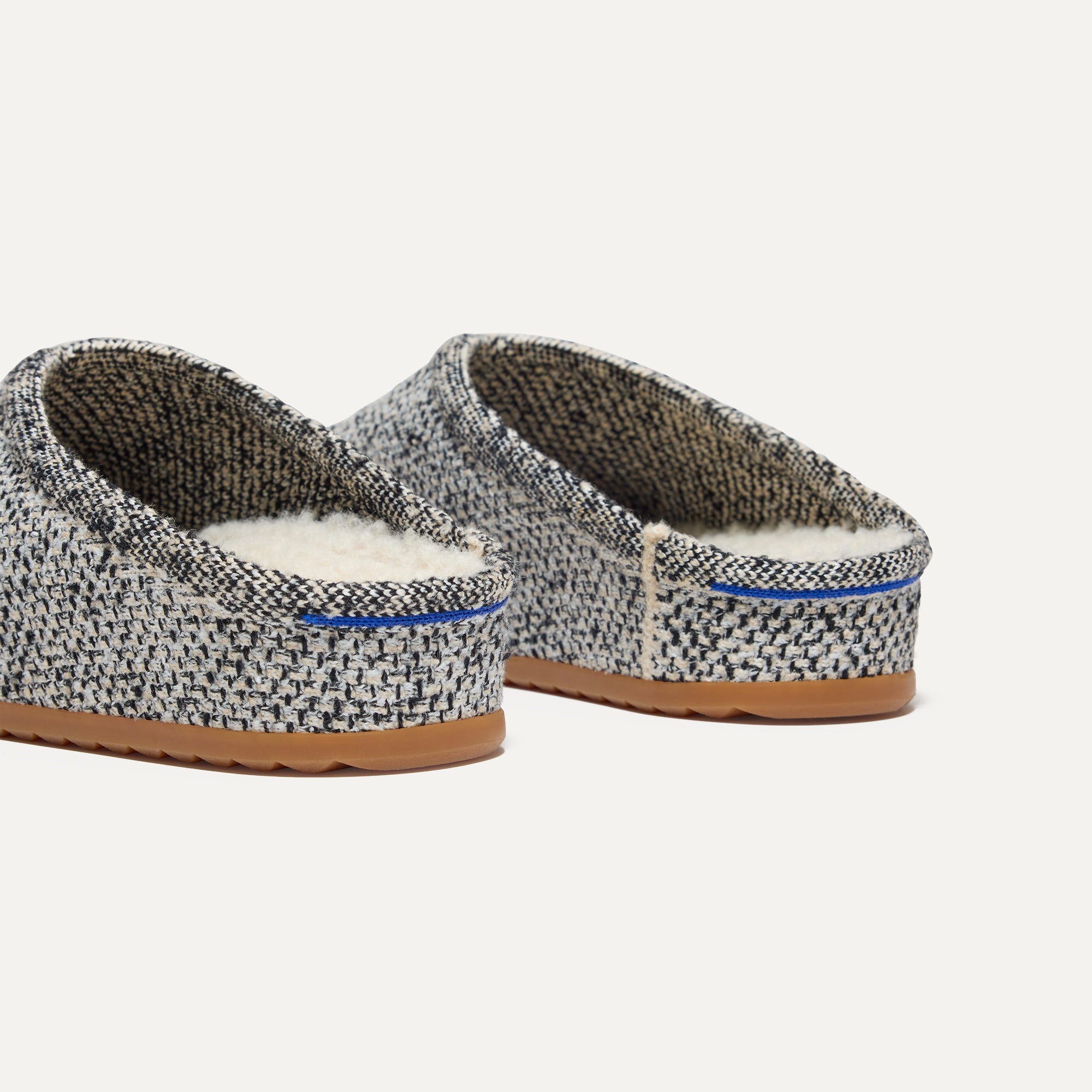 The Cozy Clog - Cookies and Cream Boucl?? - Image 2