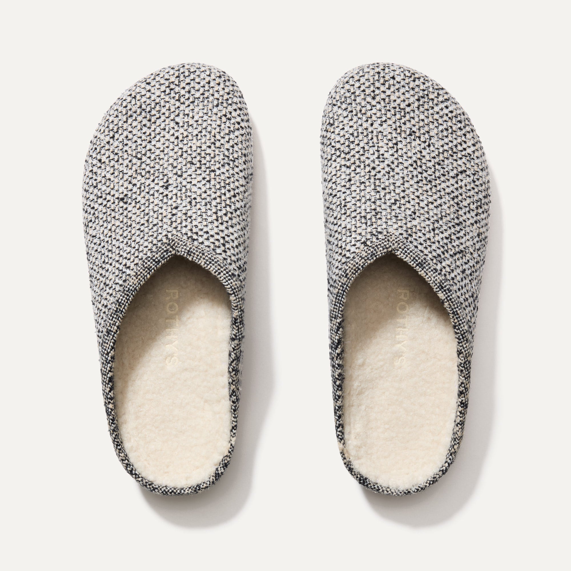 The Cozy Clog - Cookies and Cream Boucl??
